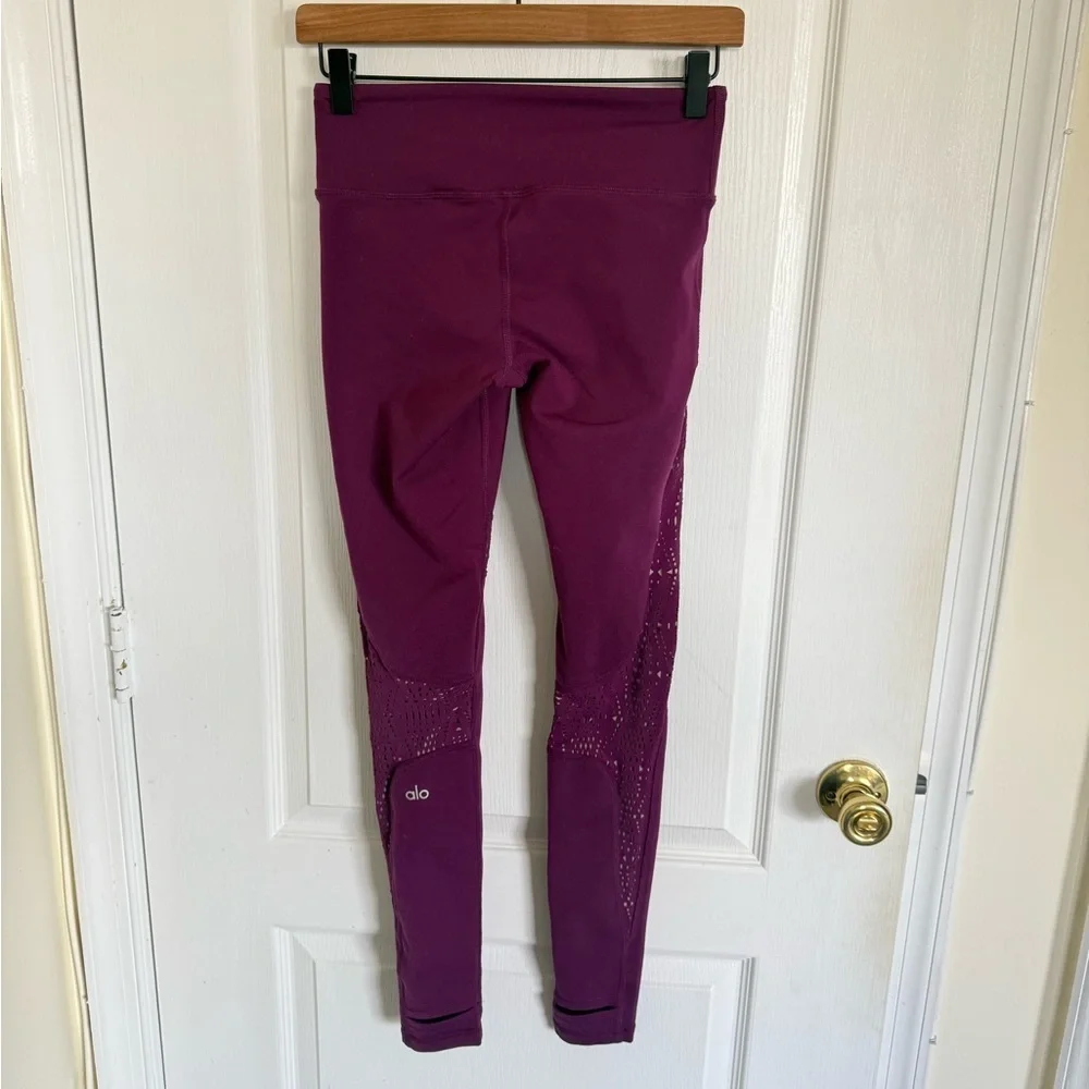 Alo Yoga West Coast Legging in Juneberry